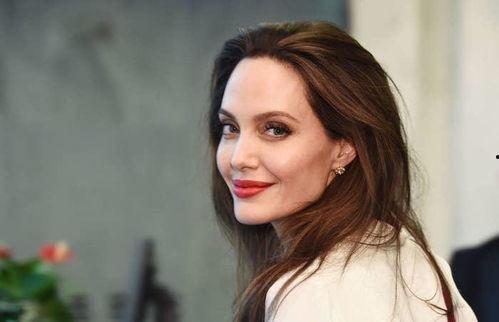 安吉丽娜朱莉最新爆料,她不为人知的真实生活